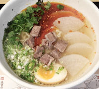 角切牛肉ラーメン（甘蘭牛肉麺）