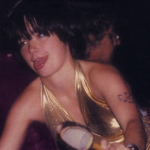 ビョークの「Gling-Gló」のライブ衣装