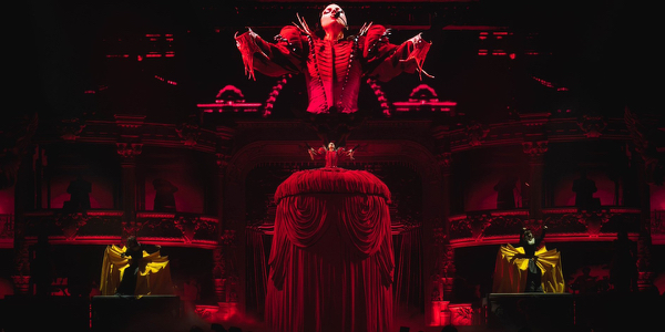 レディー・ガガの「The Mayhem Ball」の「Bloody Mary」