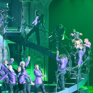 レディー・ガガの「The Mayhem Ball」の「Zombieboy」