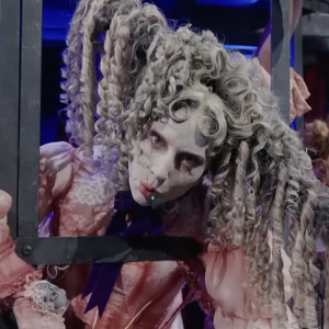 レディー・ガガの「The Mayhem Ball」の「The Dead Dance」（MTV用の特別版）