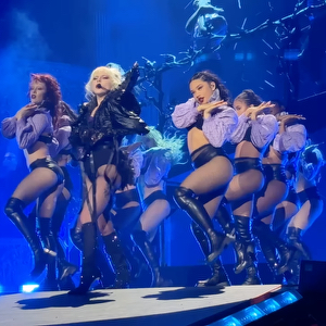 レディー・ガガの「The Mayhem Ball」の「Applause」