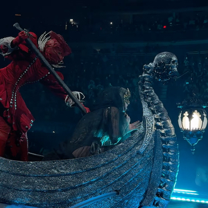 レディー・ガガの「The Mayhem Ball」の「Shallow」