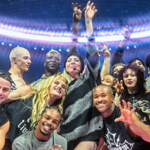 レディー・ガガの「The Mayhem Ball」の「How Bad Do U Want Me」