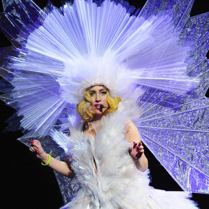 レディー・ガガの「The Fame Monster」のライブツアー「The Monster Ball Tour」