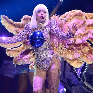 レディー・ガガの「Artpop」のライブツアー「The Artpop Ball」（Artrave）